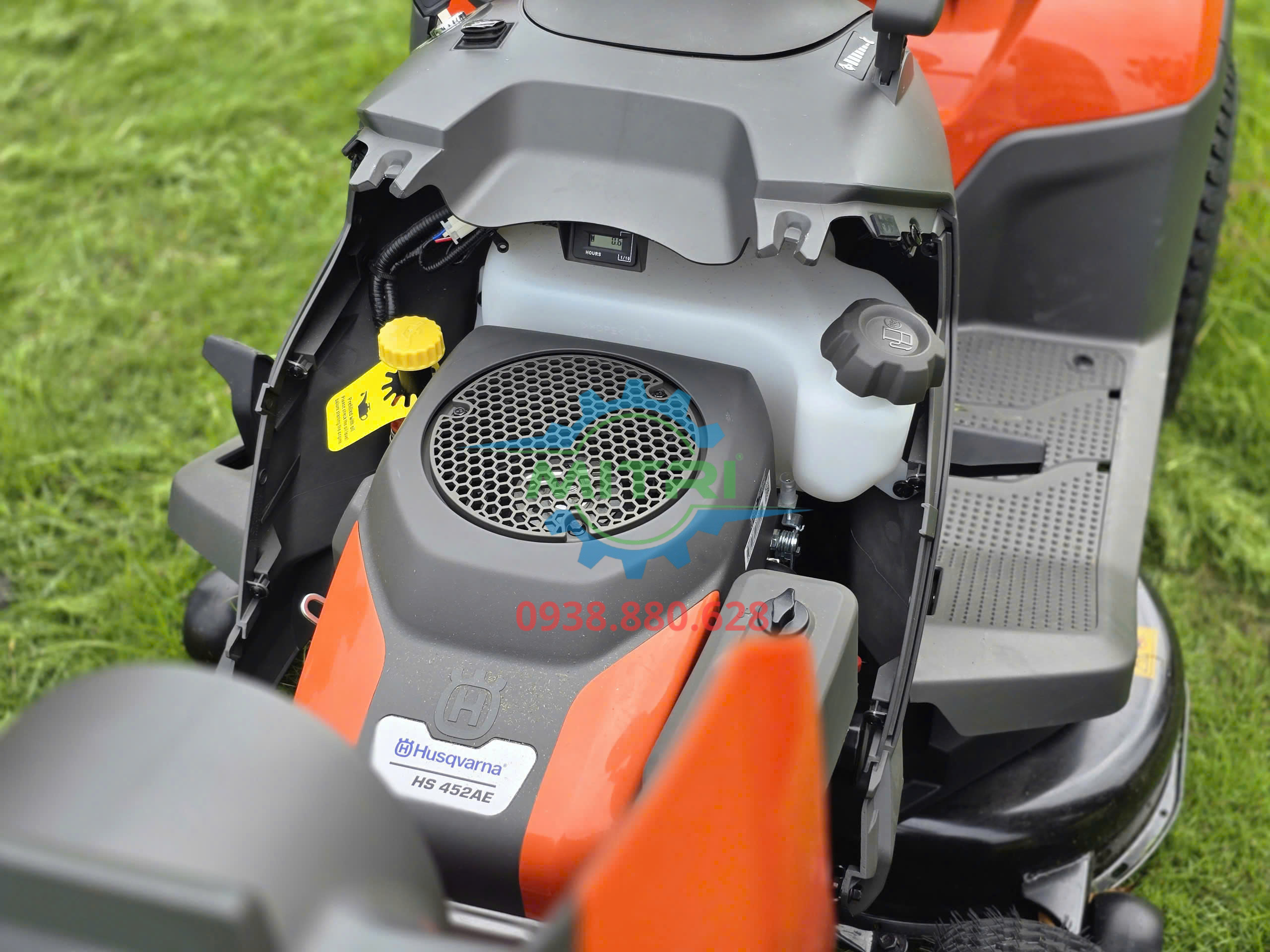 Máy cắt cỏ người lái Husqvarna TC114 chính hãng