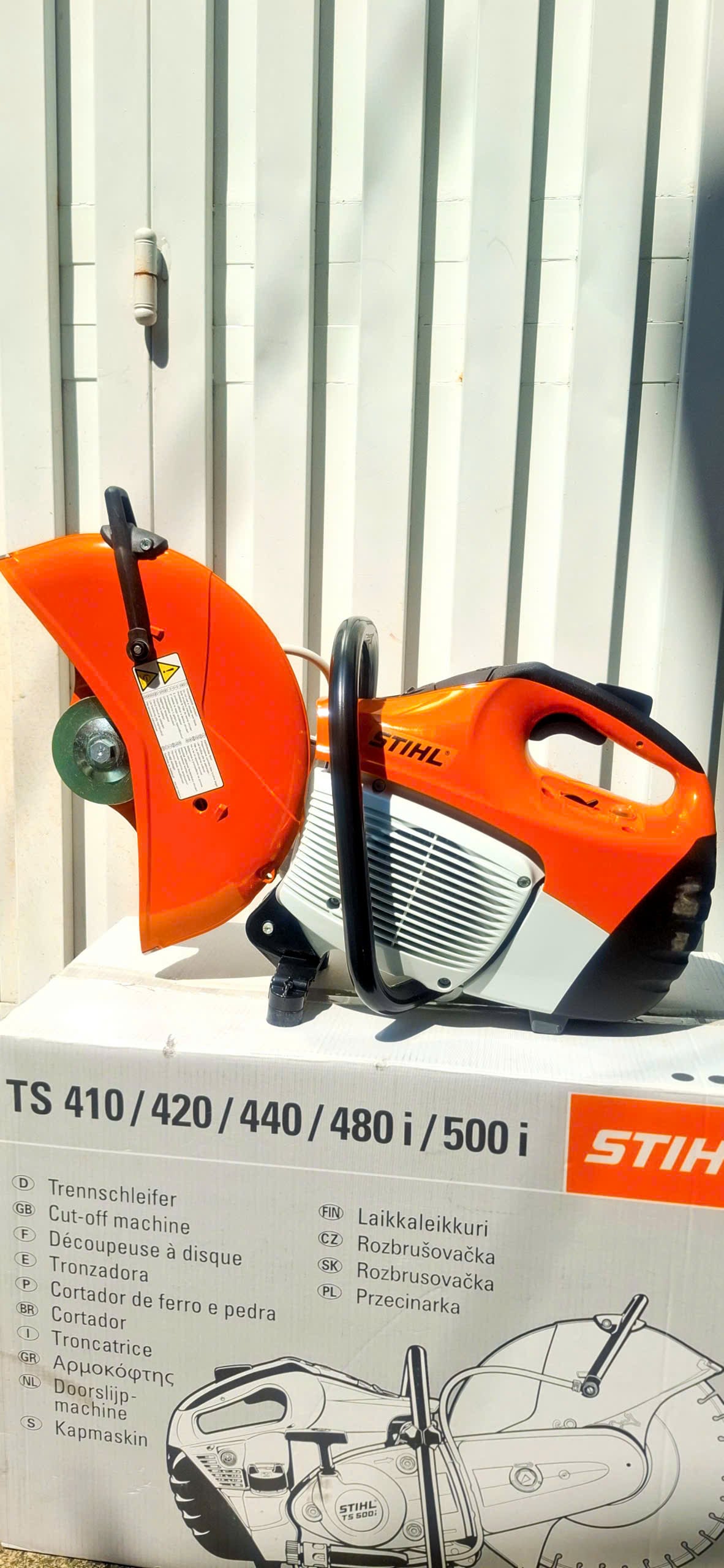 STIHL TS 420 hệ chống rung AV và làm mát bằng nước giúp cắt bê tông chính xác, ít bụi