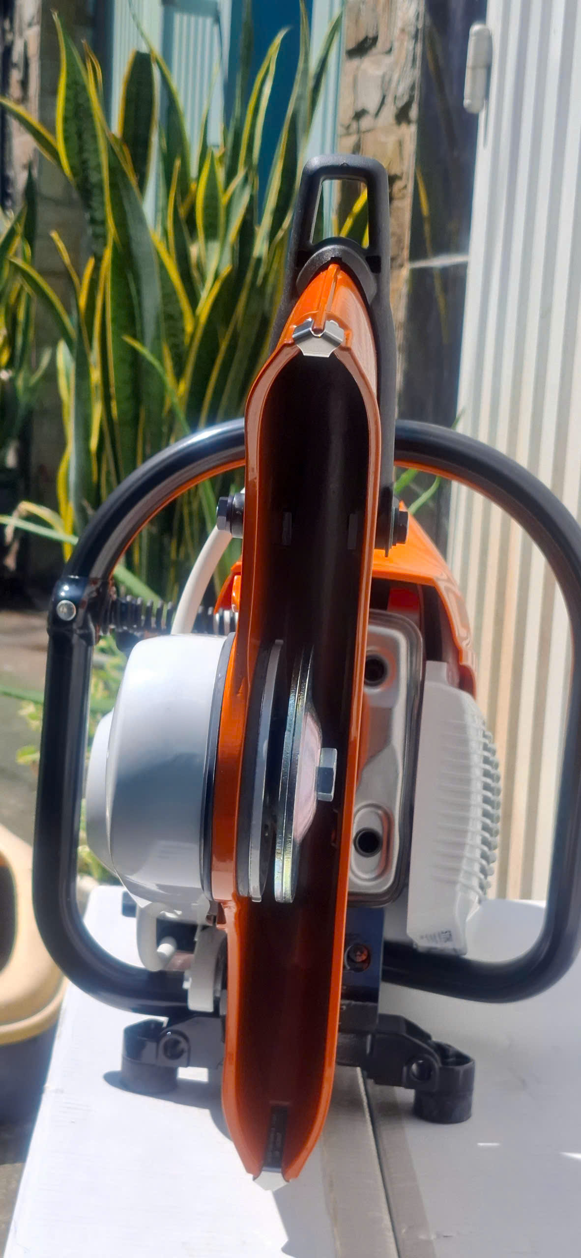 Máy cắt bê tông STIHL TS 420 đa dụng cho xây dựng, cầu đường, phá dỡ và cứu hộ