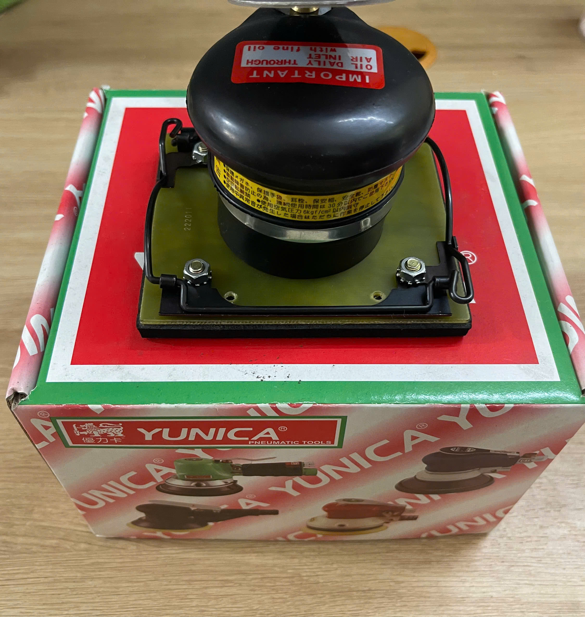 Máy chà nhám YS-813Z - mặt bên