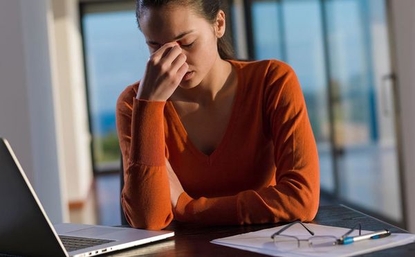 Ánh sáng xanh là gì? Vì sao ZEISS lọc “đúng loại gây hại”?