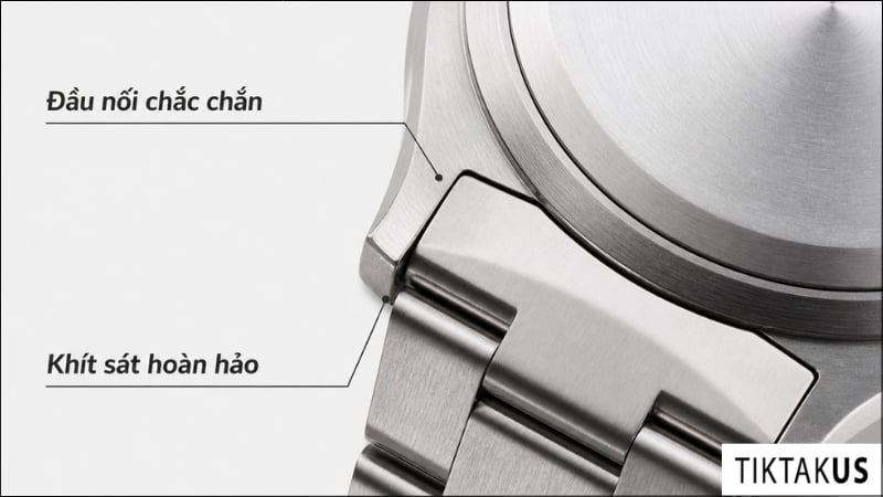 Ảnh macro mặt sau của một SEL đúng cấu hình, ôm sát đường cong vỏ