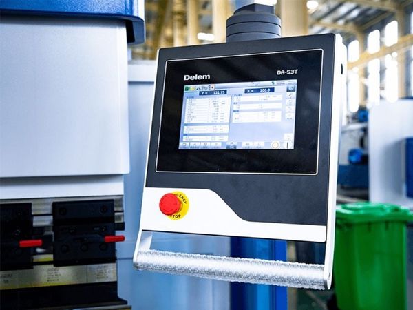 Những bộ điều khiển tốt nhất cho máy chấn CNC