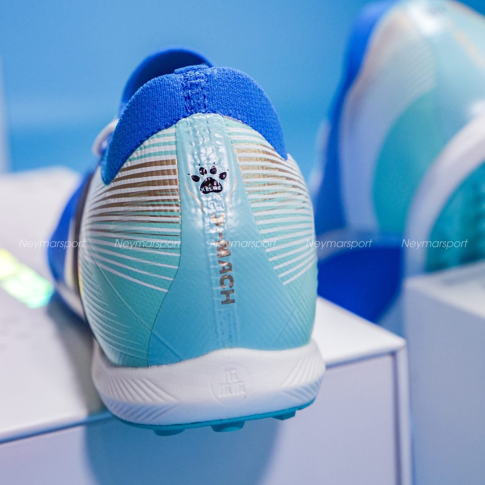 Review Kelme V-Mach 3.0.4 TF: Mẫu giày tốc độ thế hệ mới cho chân thon