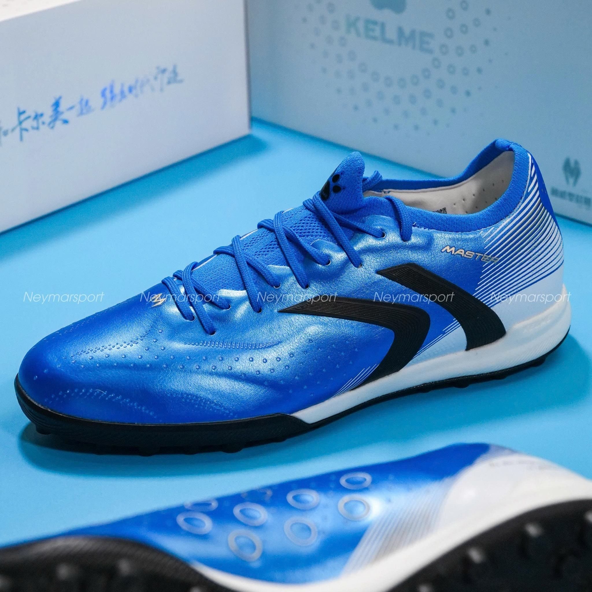 Đánh giá chi tiết mẫu giày đá bóng cỏ nhân tạo Kelme Maestro 3.0.4 TF