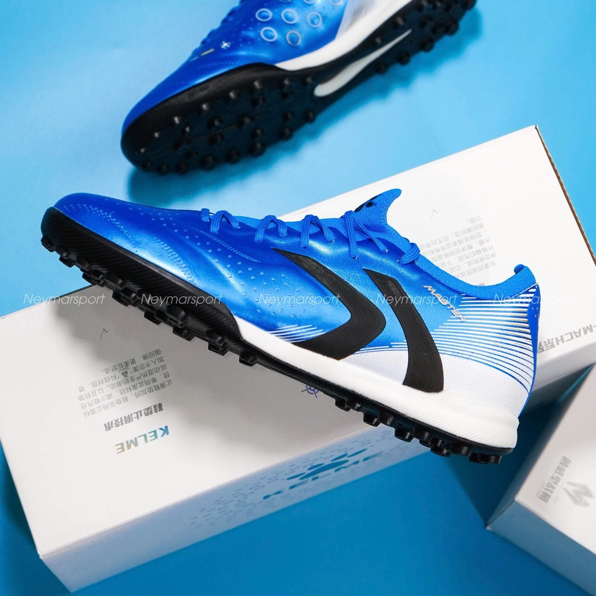 Đánh giá chi tiết mẫu giày đá bóng cỏ nhân tạo Kelme Maestro 3.0.4 TF
