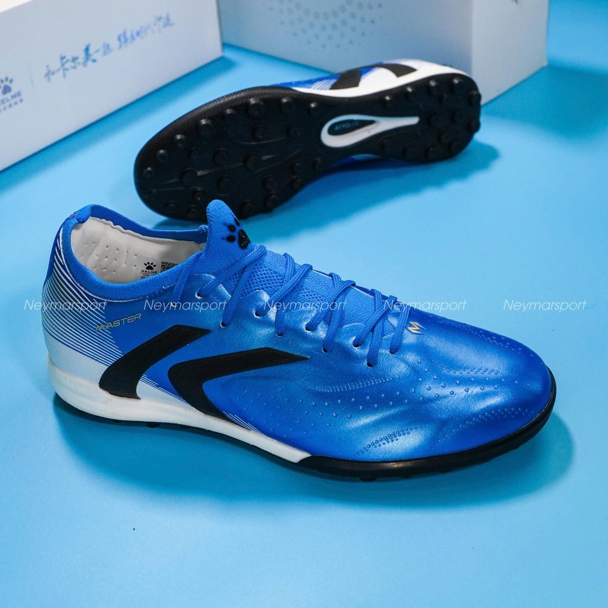 Đánh giá chi tiết mẫu giày đá bóng cỏ nhân tạo Kelme Maestro 3.0.4 TF