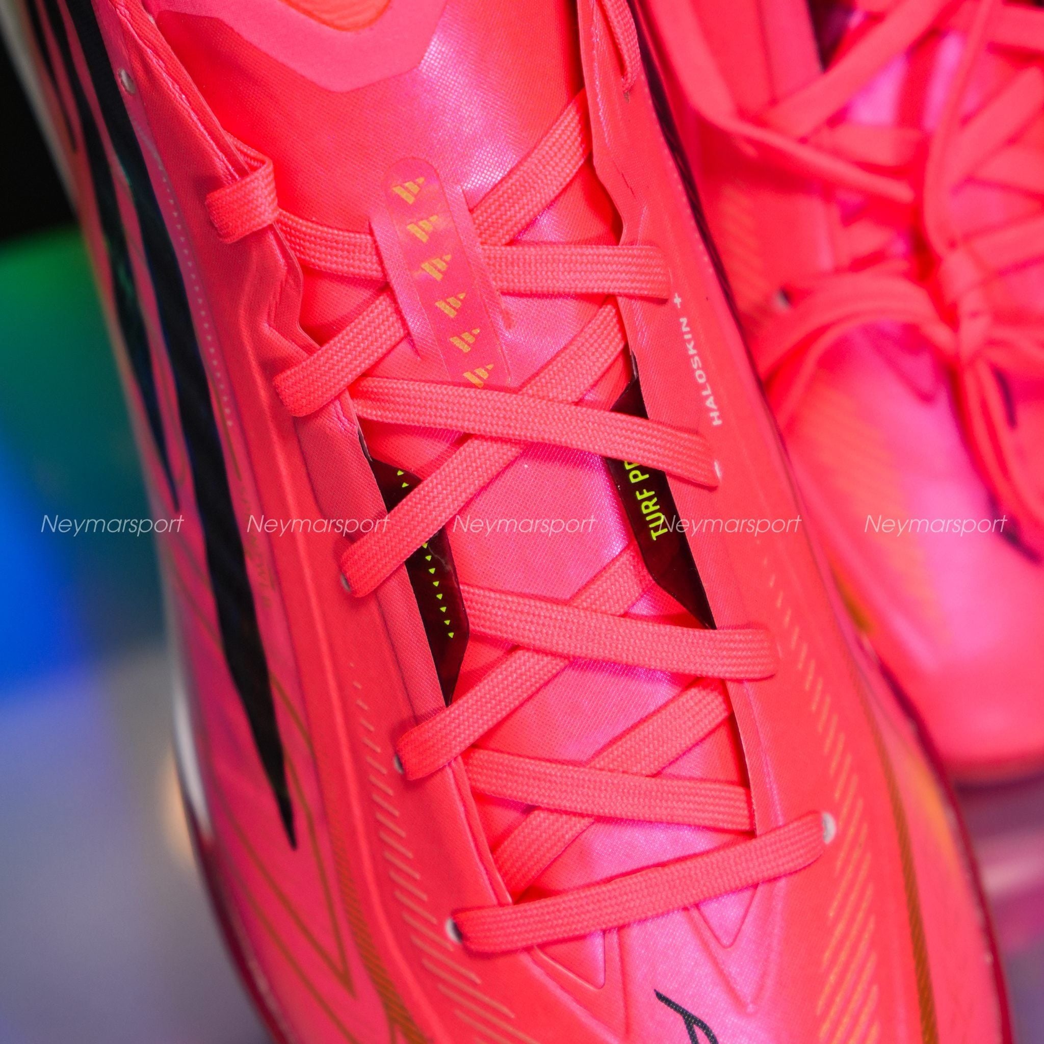 Review chi tiết mẫu giày đá bóng adidas F50 Hyperfast Pro TF