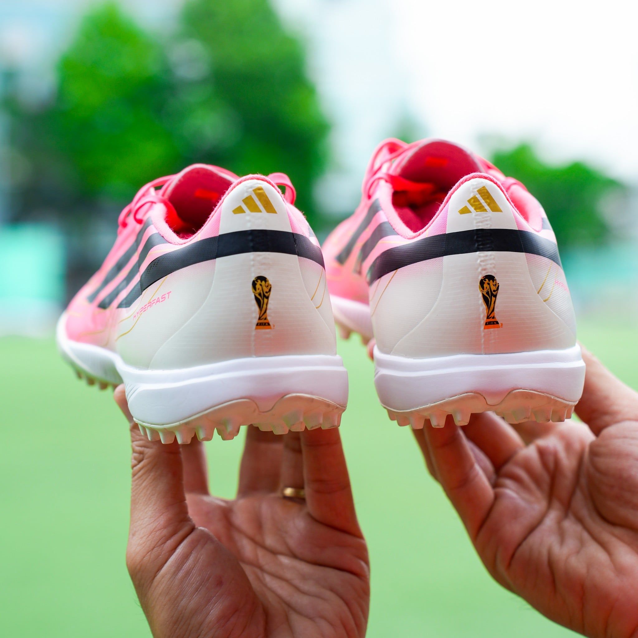 Review adidas F50 Hyperfast League TF: Bước ngoặt phân khúc tầm trung