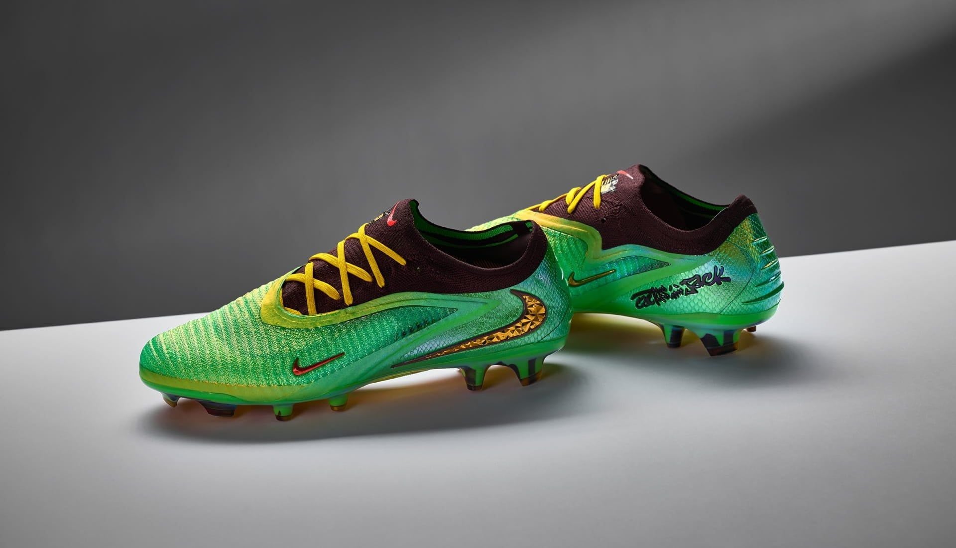 Siêu phẩm Nike Phantom 6 x Travis Scott Cactus Jack chính thức lộ diện
