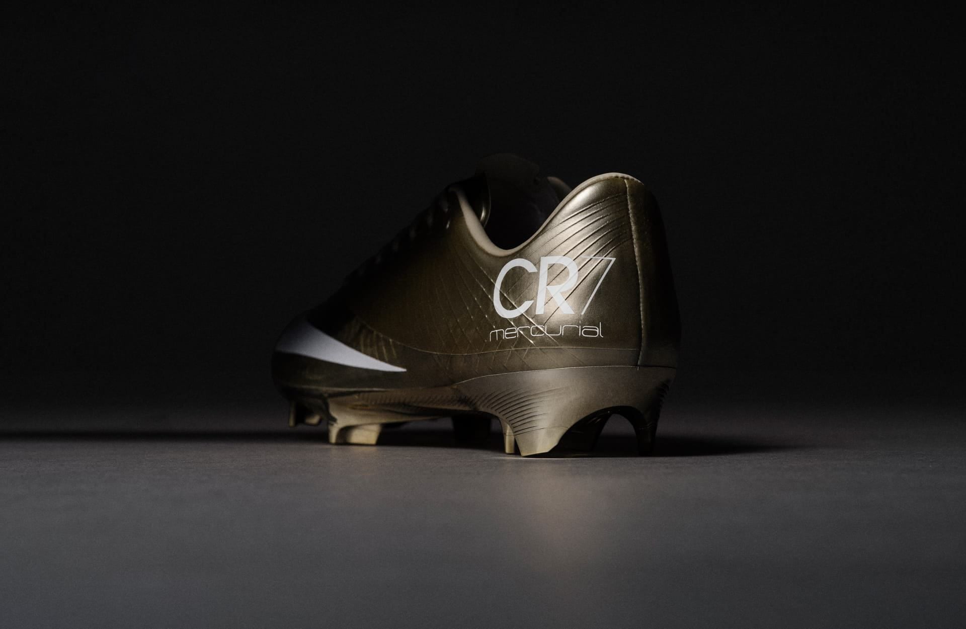 Nike ra mắt Mercurial Superfly 1 RGN Gold tôn vinh kỷ lục của Ronaldo