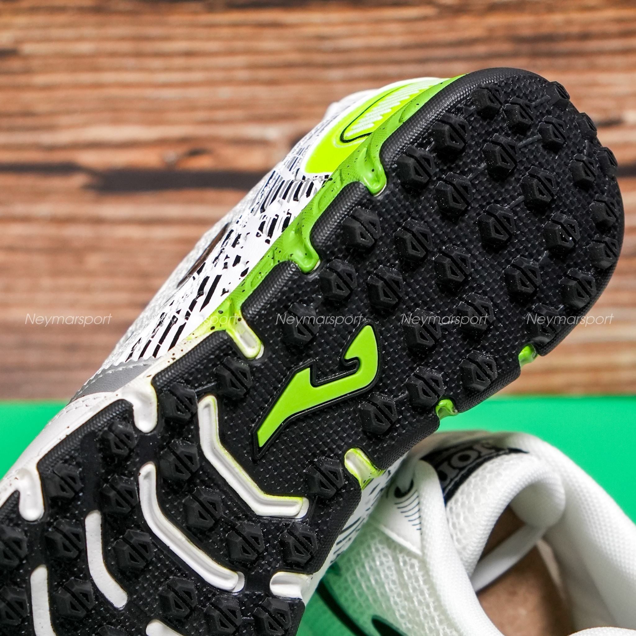Review Joma Mundial TF: Giày đá bóng da thật giá rẻ cho chân bè