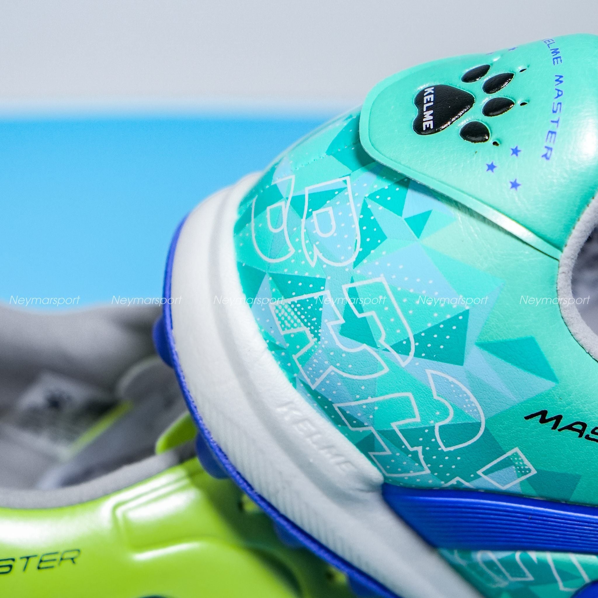 Review Kelme MAESTRO 3.0.3 TF: Lựa chọn đáng chơi cho team chân bè