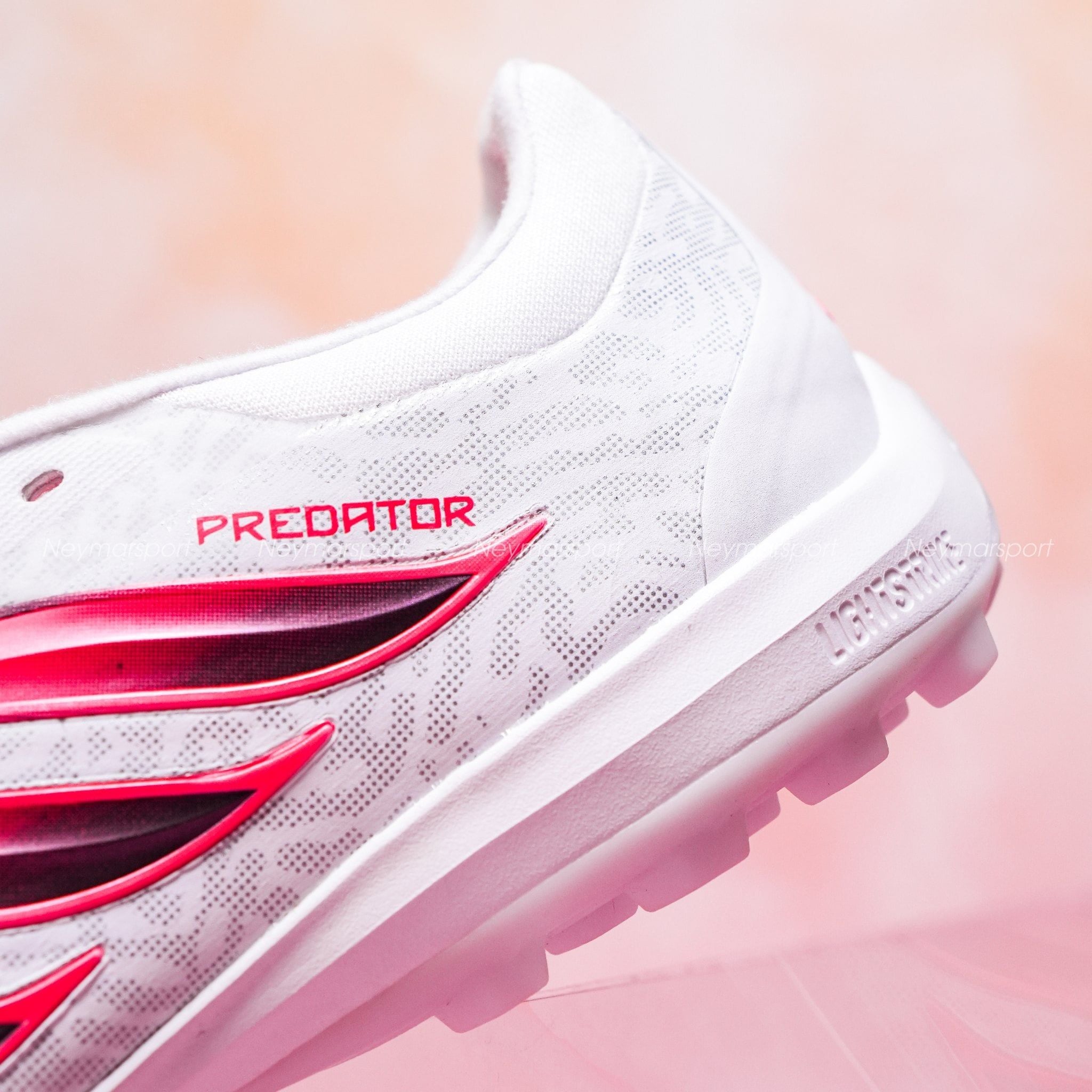 Review adidas Predator 26 Pro TF: Thế hệ 'Quái thú' nhẹ nhất lịch sử