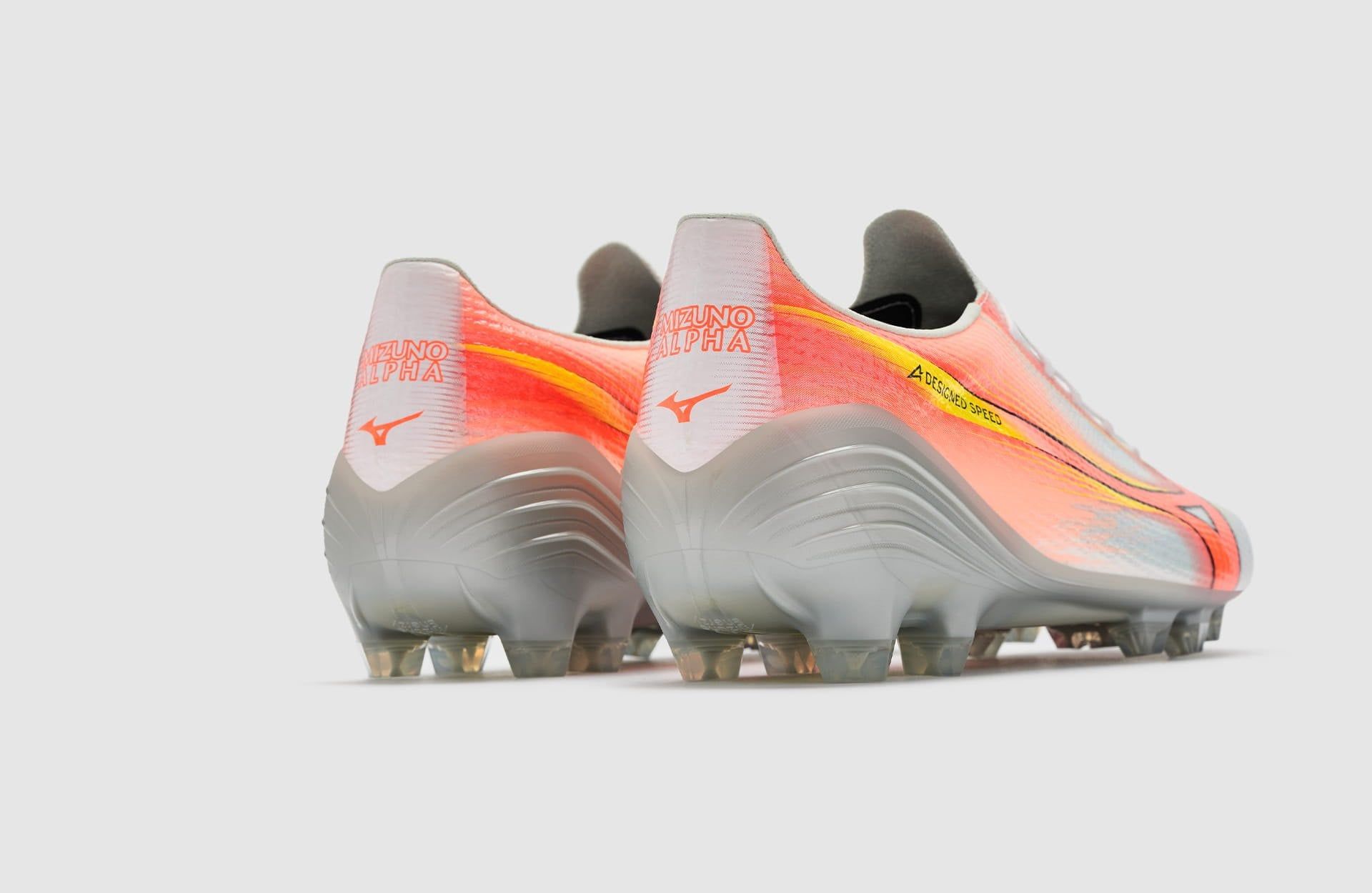 Mizuno trình làng Prism White Pack: Sắc cam rực cháy đón World Cup