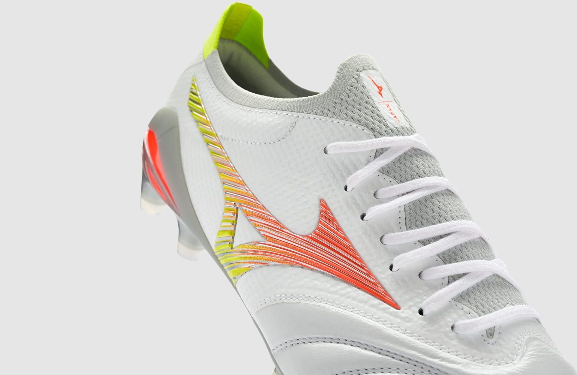 Mizuno trình làng Prism White Pack: Sắc cam rực cháy đón World Cup