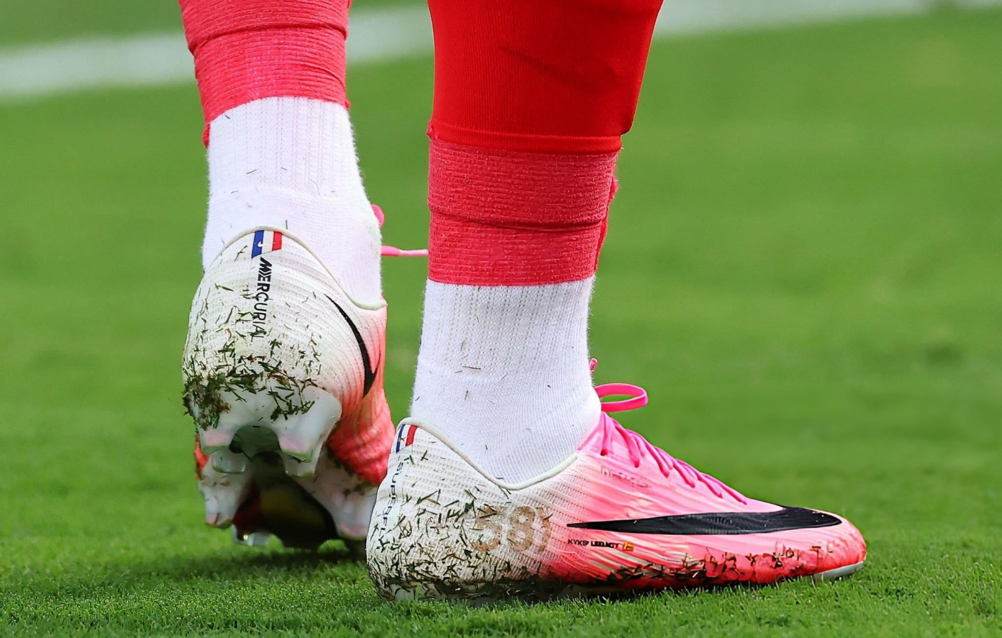 Siêu phẩm Nike Mercurial Superfly 11 của riêng Mbappé tại World Cup