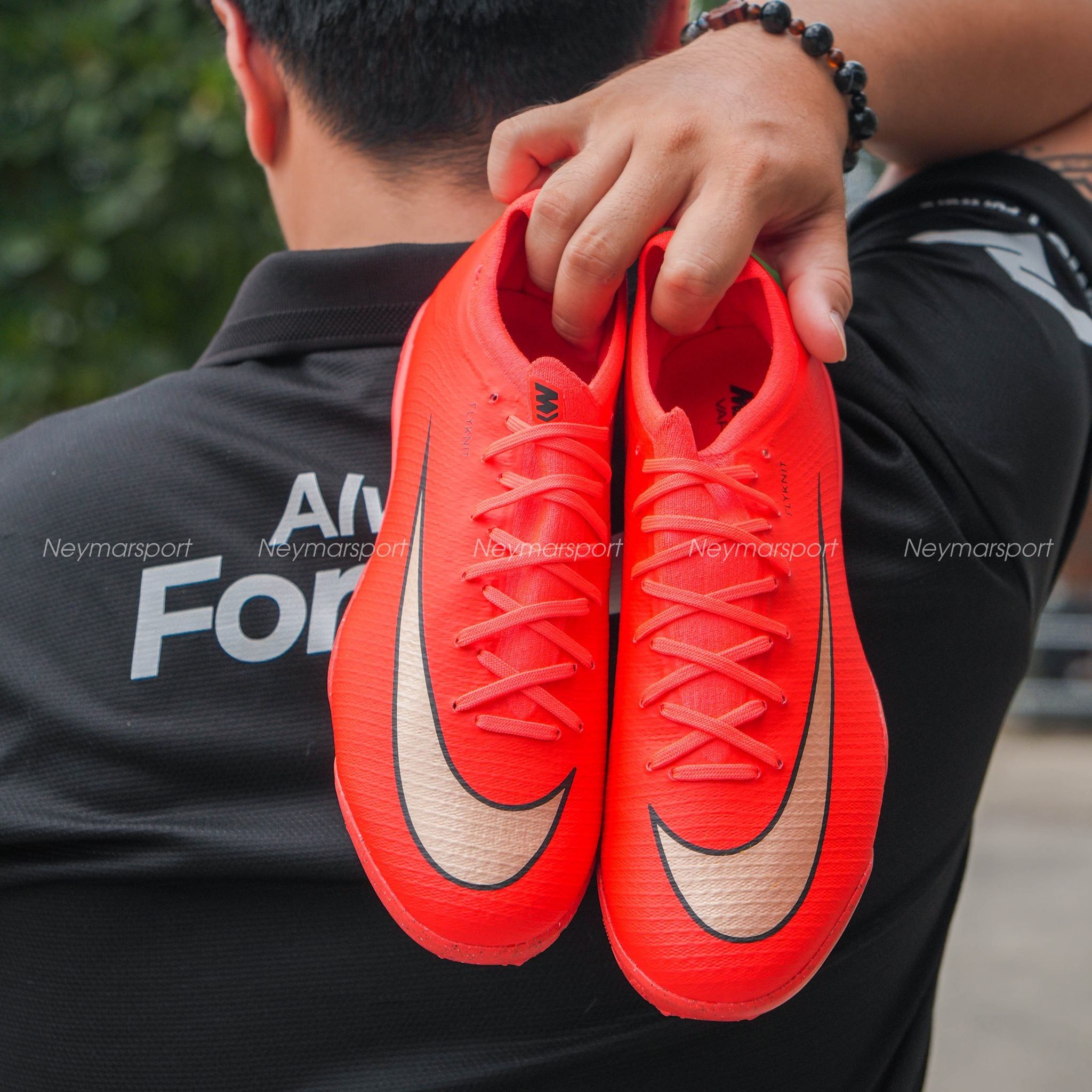 Review Nike Vapor 17 Pro TF 'Break Em': Upper mềm hơn, dễ thuần hơn