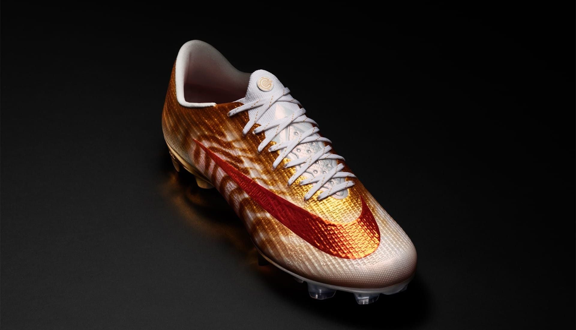 Khám phá Nike Mercurial Superfly 11 CR7 'Gold Scorpion’