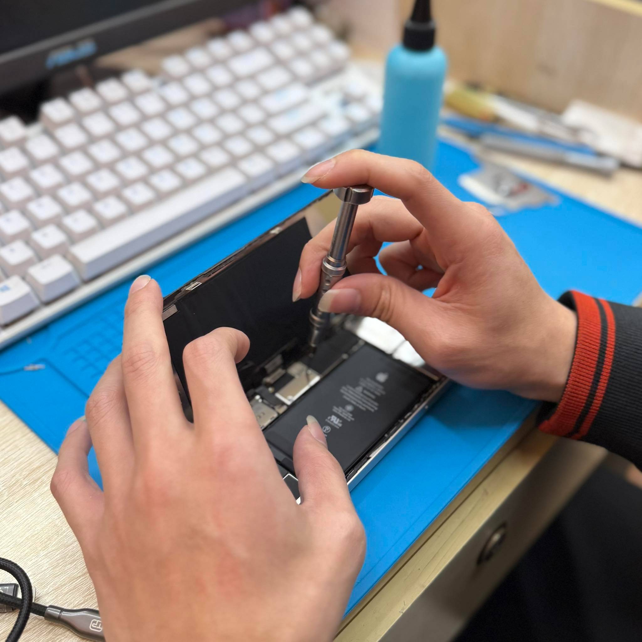 Thay Pin Pisen iPhone Tại Minh Hoàng Mobile – Giảm Đến 60%, Bảo Hành 1 Năm Lỗi 1 Đổi 1