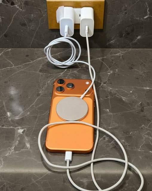 iPhone Sạc Không Vào Pin Là Lỗi Gì? Cách Sửa Nhanh Tại Nhà