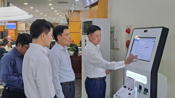 Kiosk Dịch Vụ Công Tại TTHCC Phường Hạc Thành & Chính Quyền Số