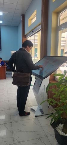 Triển khai kiosk chuyển đổi số tại UBND xã Bình Khánh