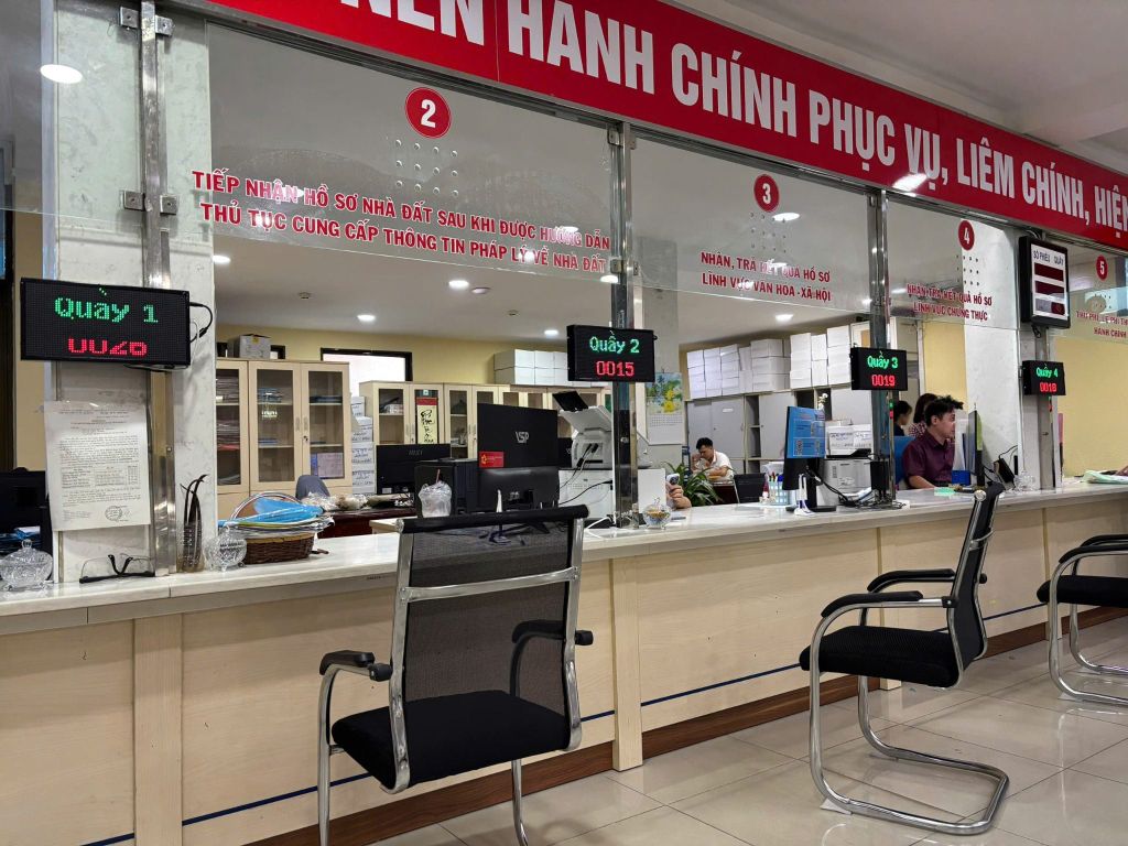 Kiosk dịch vụ công phục vụ chuyển đổi số tại phường Diên Hồng