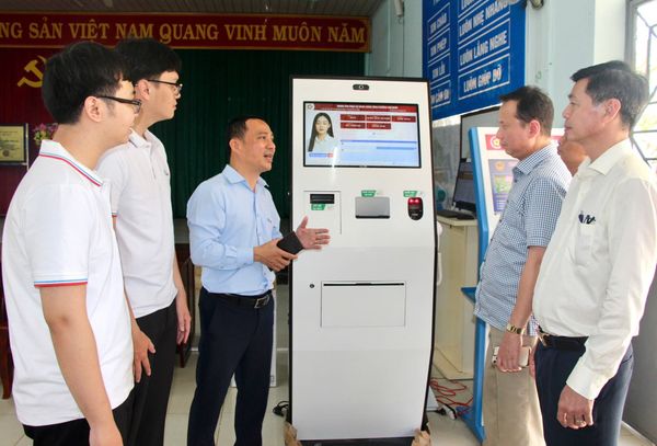 Kiosk Chuyển Đổi Số Đa Chức Năng Series C 22 Inch