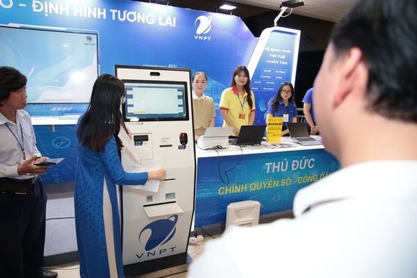 Kiosk Chuyển Đổi Số Đa Chức Năng Series C 22 Inch