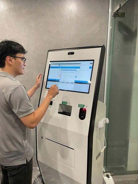 Kiosk Chuyển Đổi Số Đa Chức Năng Series C 22 Inch