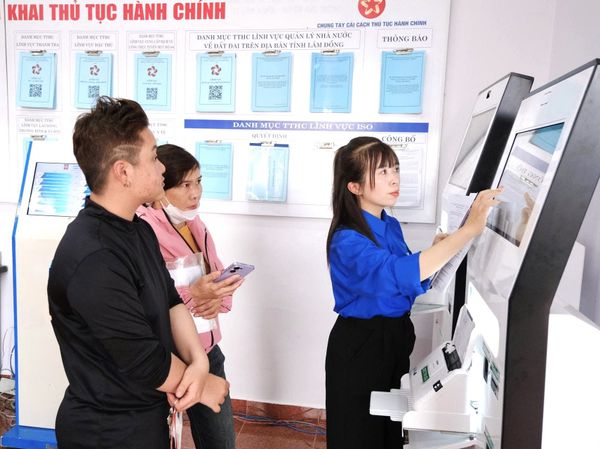 Kiosk Dịch Vụ Công Series L Màn Hình 22 Inch