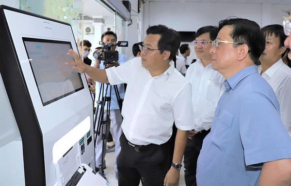 Kiosk Dịch Vụ Công Series L Màn Hình 22 Inch