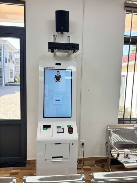 Kiosk Chuyển Đổi Số Series B 32 Inch