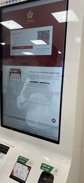 Kiosk Chuyển Đổi Số Series B 32 Inch