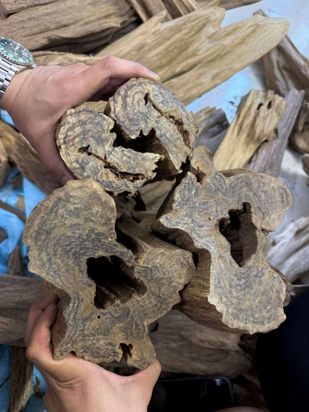 Nên Lựa Chọn Vòng Trầm Hương Thế Nào Tốt Nhất?