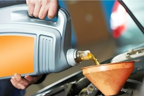 Chuẩn bị dụng cụ trước khi thực hiện thay dầu