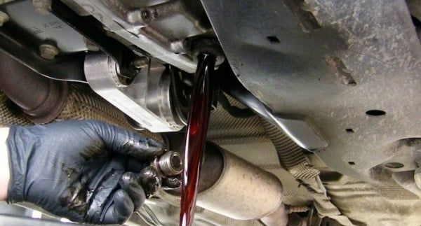 Vệ sinh, kiểm tra và thay mới nếu lọc dầu đã cũ