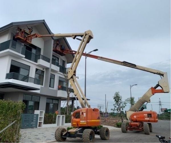Lý do doanh nghiệp tại KCN Định Quán nên thuê xe nâng người