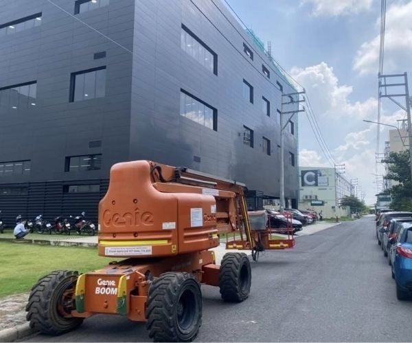 Chọn xe nâng người trong siêu thị khách sạn với Mê Kông Việt Nam