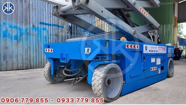 Xe nâng cần sử dụng lốp không tạo vệt