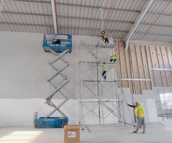 Xe nâng cần sử dụng động cơ điện DC êm ái, thân thiện môi trường