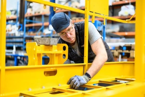 Hướng dẫn cách bảo dưỡng xe nâng người khi lâu ngày không sử dụng