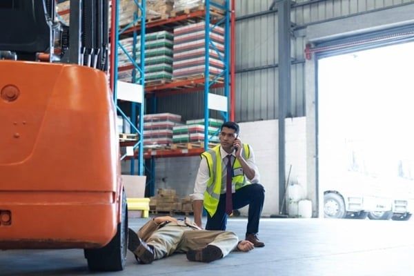 Sơ cứu đúng cách và kịp thời vô cùng quan trọng khi xảy ra tai nạn xe nâng