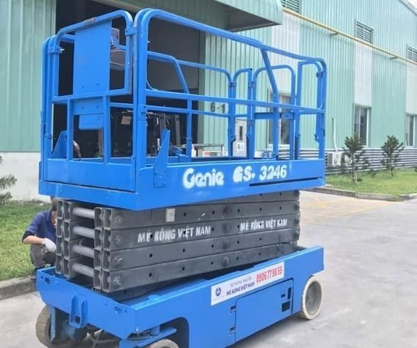 Xe nâng người cắt kéo (Scissor Lift) cho thuê tại KCN Long Sơn