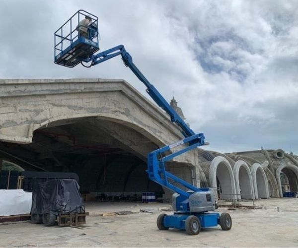 Lợi ích khi thuê xe nâng người thay vì đầu tư mua mới