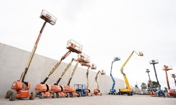 Lợi ích khi thuê xe nâng người ở KCN Vạn Thương