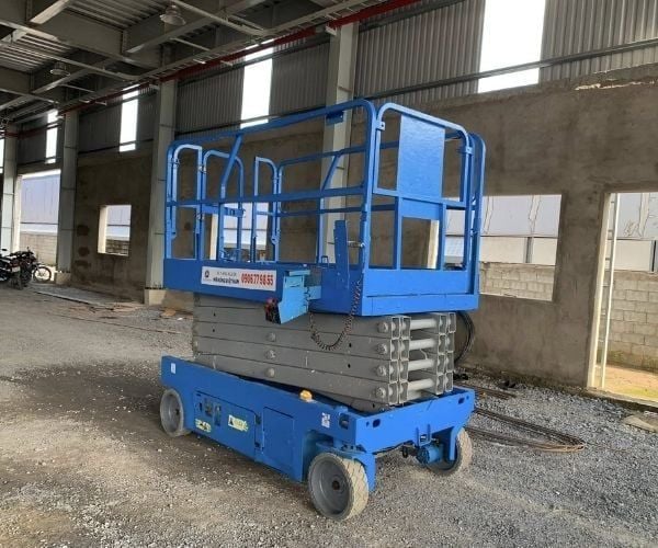 Xe nâng người cắt kéo (Scissor Lift) cho thuê tại KCN Vạn Thương