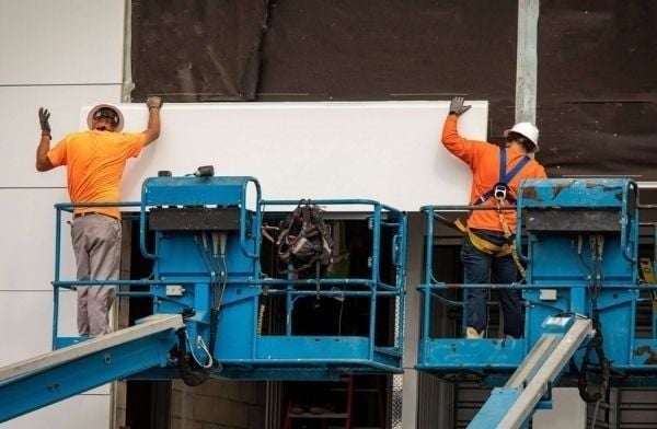 Xe nâng người Boom Lift cho thuê tại KCN Vạn Thương