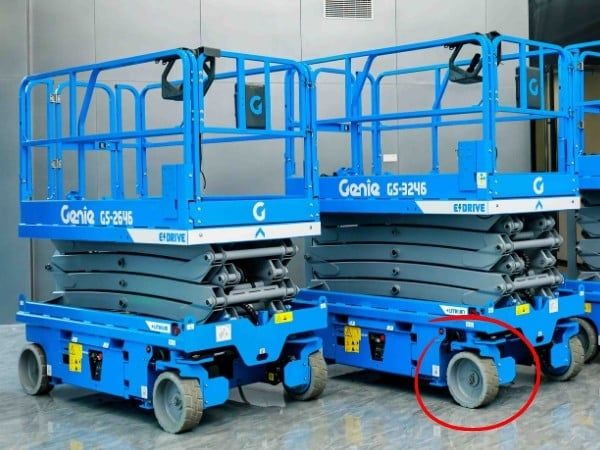 Xe sử dụng lốp cao su đặc không để lại vết trên bề mặt sàn
